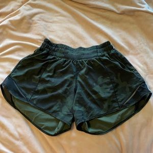 Lululemon Hotta Hot shorts 4”